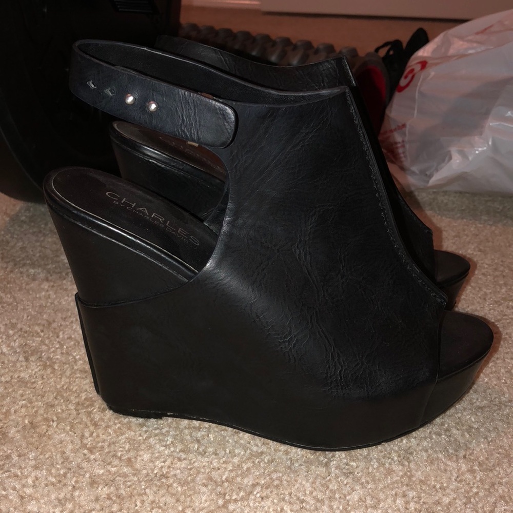 Black wedges
